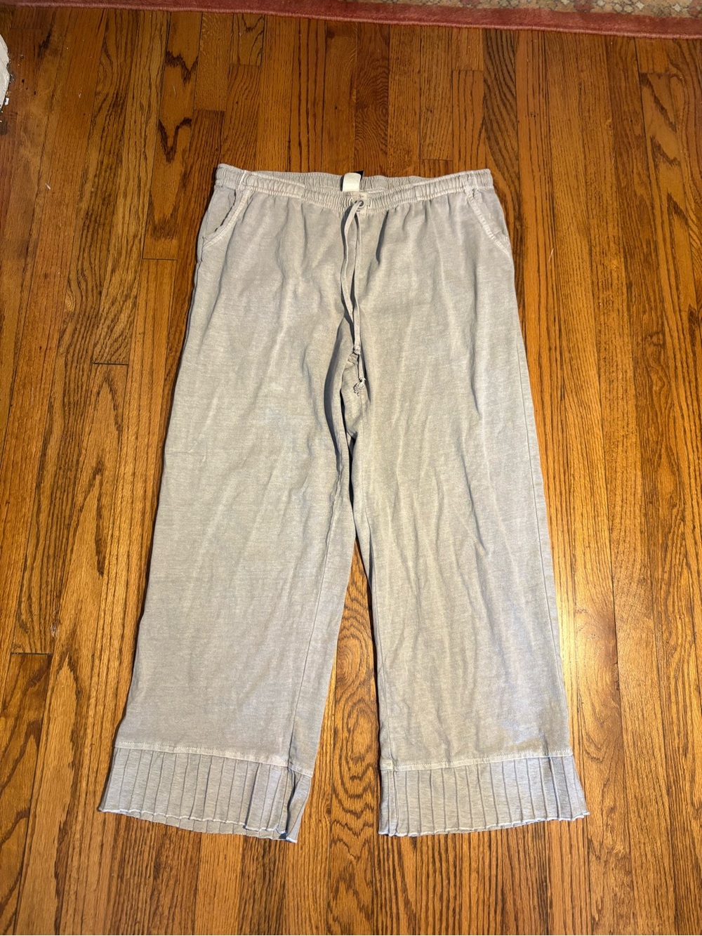 Flowy Vintage Pants With Patterned Bottoms